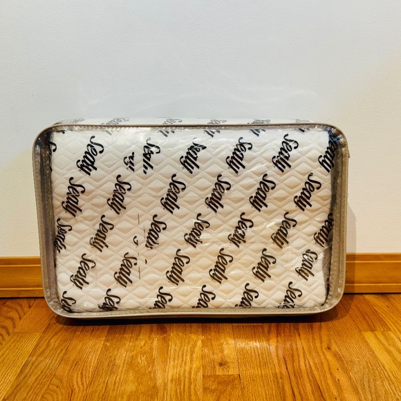 Sealy Neck contour pillow like new condition - Picture 1 of 4